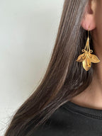 Orecchini artigianali in oro opaco galvanizzato su bronzo leggeri ed eleganti