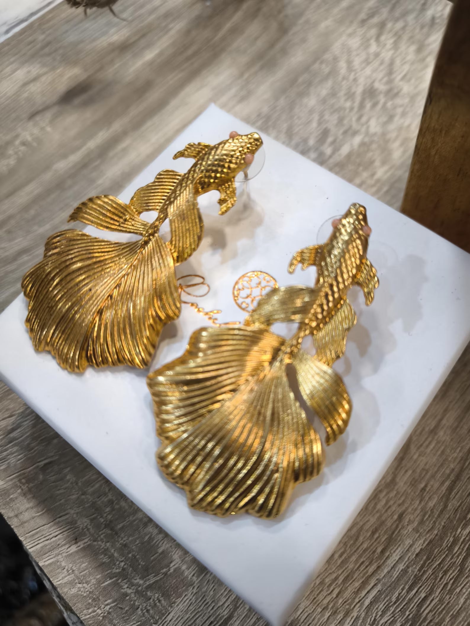orecchini-carpe-giapponesi-oro-bronzo-coralli-rossi.jpg