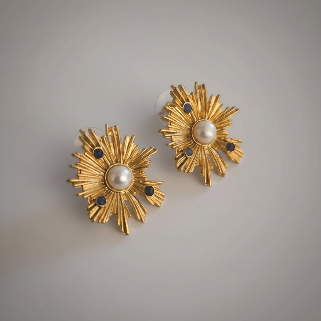 Orecchini da lobo Sole Etrusco in oro su bronzo con perle e ametiste naturali – Gioielli artigianali Made in Italy
