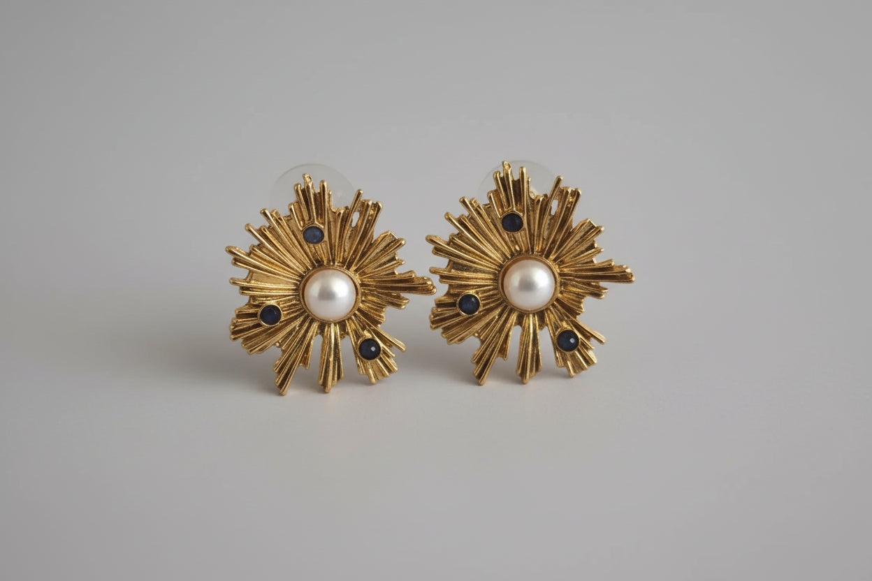 Orecchini da lobo Sole Etrusco in oro su bronzo con perle e ametiste naturali – Gioielli artigianali Made in Italy