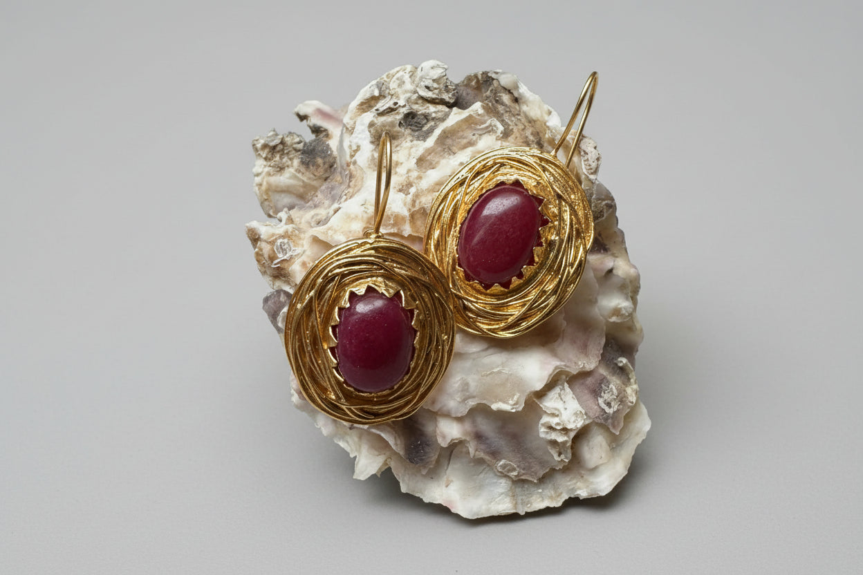 Orecchini stile etrusco in oro su bronzo con diaspri rossi Imperiali naturali e ganci in argento