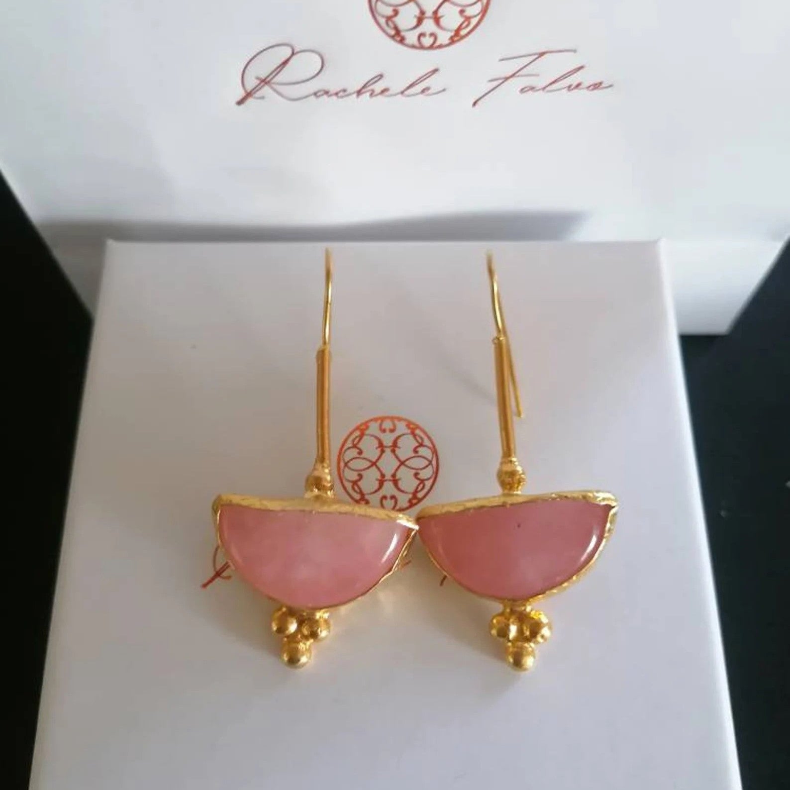 Orecchini etruschi oro su bronzo con quarzi rosa naturali sfaccettati