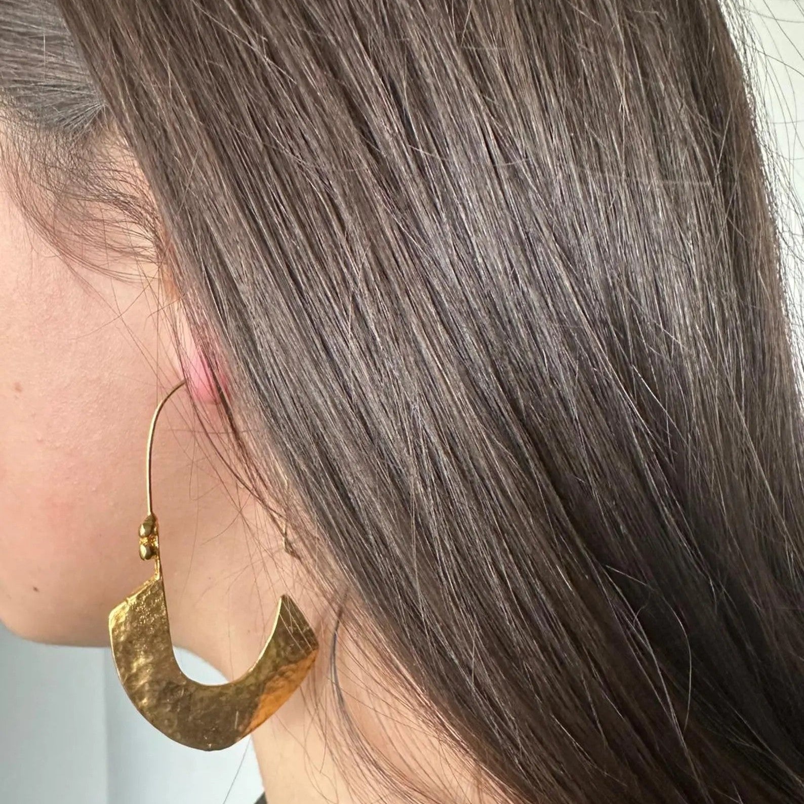 Orecchini etruschi in oro su bronzo realizzati a mano con tecnica della battitura