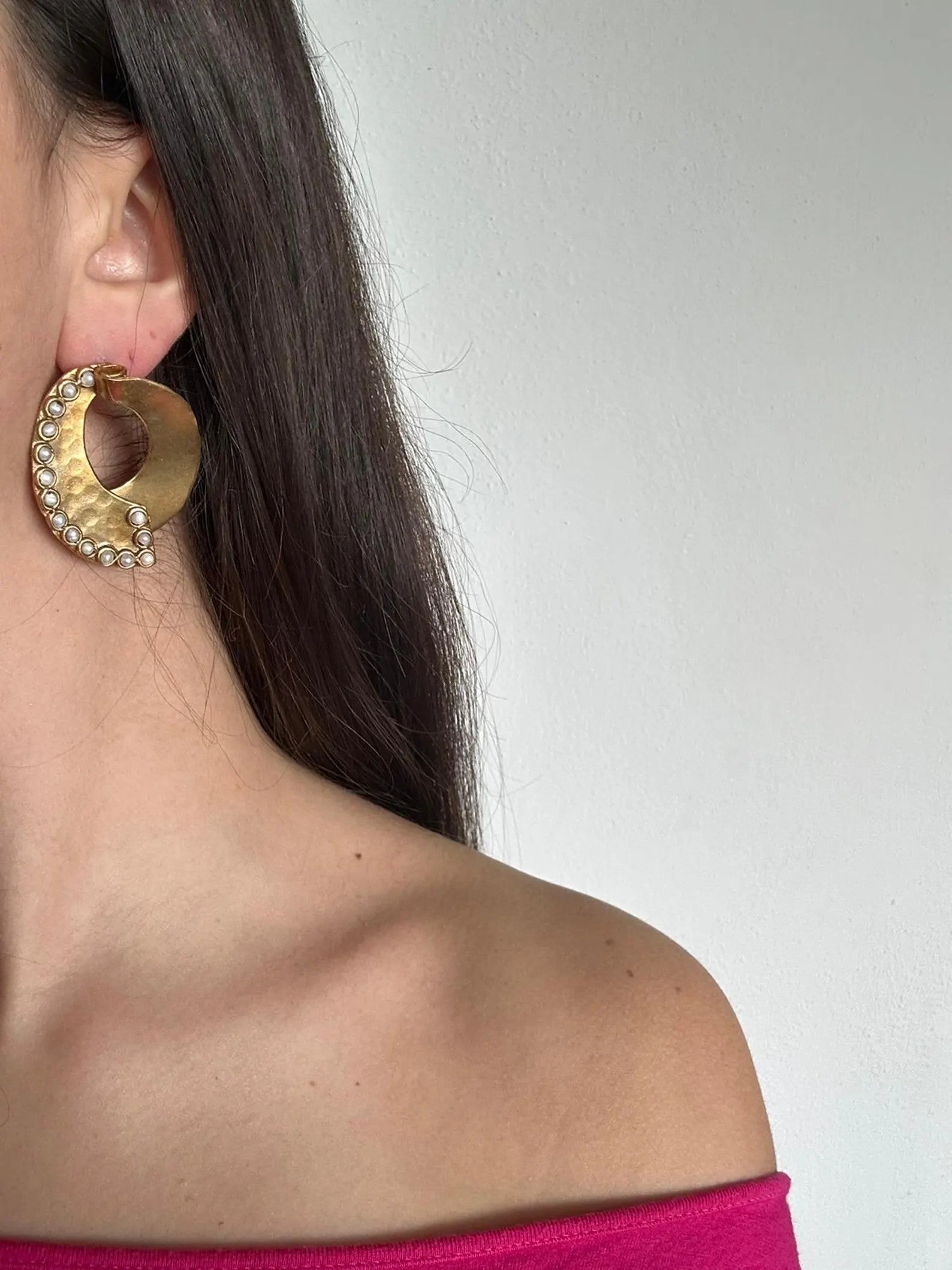 Orecchini intrecciati a mano oro opaco con perle naturali o turchesi naturali