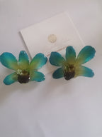 Orecchini con orchidee naturali inglobate in resina con ganci in argento leggeri ed eleganti