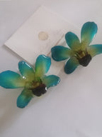 Orecchini con orchidee naturali inglobate in resina con ganci in argento leggeri ed eleganti