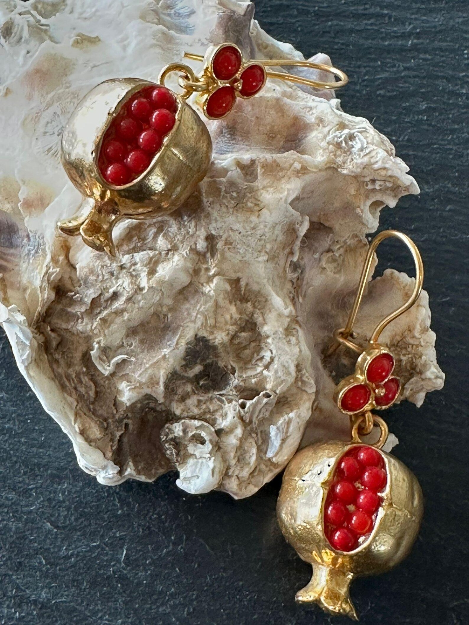 Orecchini melagrana in oro su bronzo con coralli rossi naturali