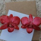 Orecchini con orchidee naturali inglobate in resina con ganci in argento leggeri ed eleganti