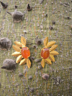 Orecchini in oro su bronzo con corniole naturali cabochon da 6 carati