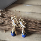 Orecchini eleganti oro opaco con perle bianche e lapislazzuli blu nichel free