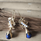 Orecchini eleganti oro opaco con perle bianche e lapislazzuli blu nichel free