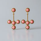 Orecchini in oro opaco placcato con coralli rosa naturali taglio semi tondo
