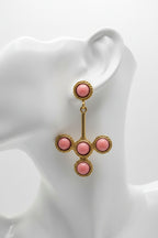 Orecchini in oro opaco placcato con coralli rosa naturali taglio semi tondo