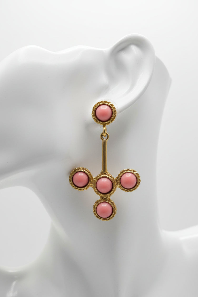 Orecchini in oro opaco placcato con coralli rosa naturali taglio semi tondo