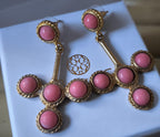 Orecchini in oro opaco placcato con coralli rosa naturali taglio semi tondo