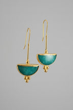 Orecchini oro opaco con tormaline grezze color Tiffany sfaccettate eleganti