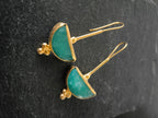 Orecchini oro opaco con tormaline grezze color Tiffany sfaccettate eleganti