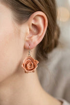 Orecchini con veri boccioli di rosa in resina | Gioielli floreali artigianali in argento | Orecchini leggeri e naturali | Regalo per lei