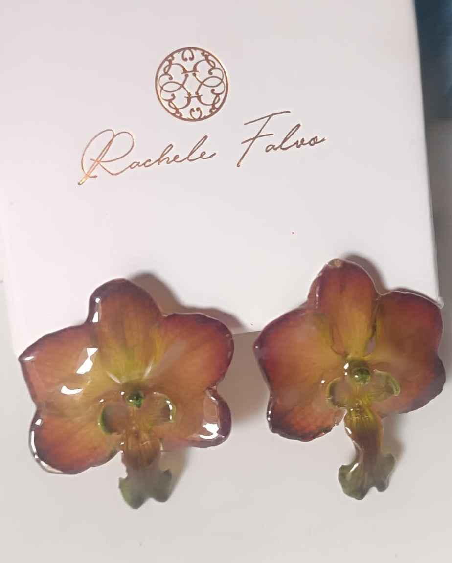 Orecchini con orchidea Vanda viola naturale inglobata in resina con ganci anallergici