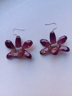 orecchini pendenti artigianali con gancio a monachella in argento e intere orchidee vere viola 3D 