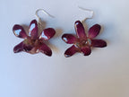 orecchini pendenti artigianali con gancio a monachella in argento e intere orchidee vere viola 3D 