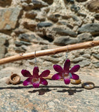 orecchini pendenti artigianali con gancio a monachella in argento e intere orchidee vere viola 3D 