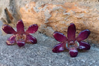 orecchini pendenti artigianali con gancio a monachella in argento e intere orchidee vere viola 3D 