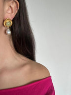 Orecchini stile antico oro su bronzo con peridoti grezzi e perle barocche naturali