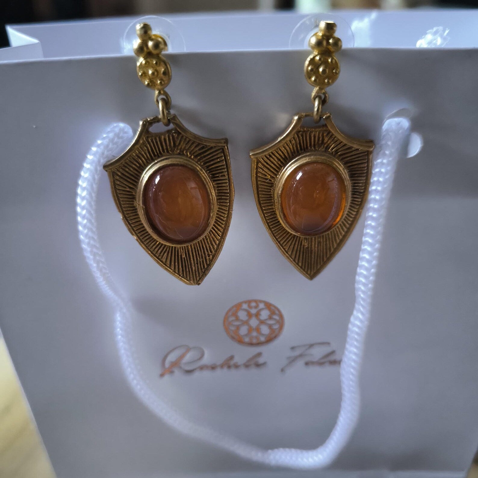 Orecchini stile antico in oro su bronzo con quarzi arancio naturali taglio cabochon