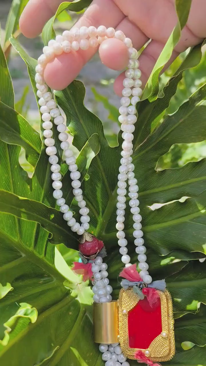 collana perle barocche naturali diaspro rosso velluto saliscendi oro opaco elegante