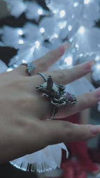 Anello in argento 925 con colibrì, diaspro rosso, perla barocca e tormaline rosa