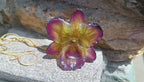 collana orchidea lucky viola riflessi verde chiaro verde scuro resina saliscendi oro