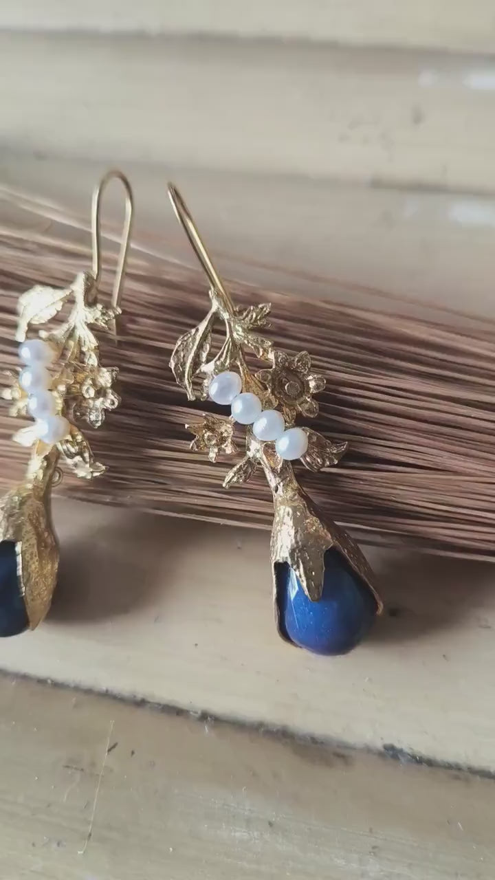 Orecchini eleganti oro opaco con perle bianche e lapislazzuli blu nichel free