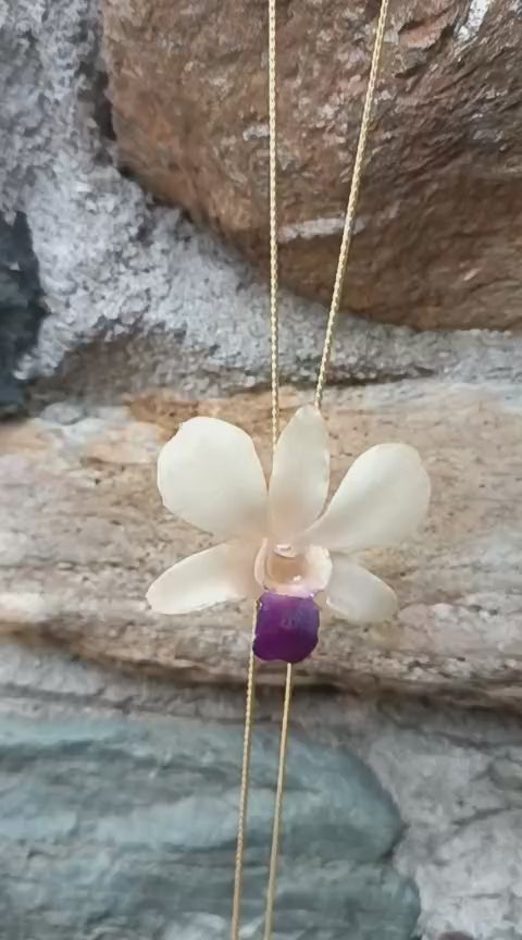 collana orchidea bianca naturale resina saliscendi oro regolabile elegante