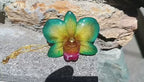 Collana Orchidea Naturale in Resina Collana e Spilla 2 in 1 – Gioiello Artigianale Cangiante Elegante