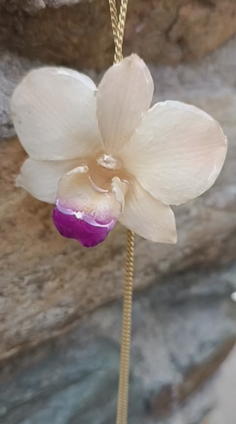 collana orchidea stellata bianca riflessi rosa resina saliscendi regolabile elegante