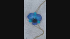 collana orchidea azzurra resina saliscendi oro galvanizzato regolabile elegante