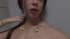 Parure collana e orecchini oro su bronzo con foglie di edera, coralli rossi e ametiste naturali