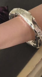 Bracciale artistico in argento puro e resina scultorea gioiello artigianale unico