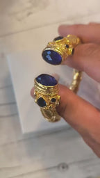 Bracciale in oro su bronzo con topazi azzurri naturali e apertura a molla