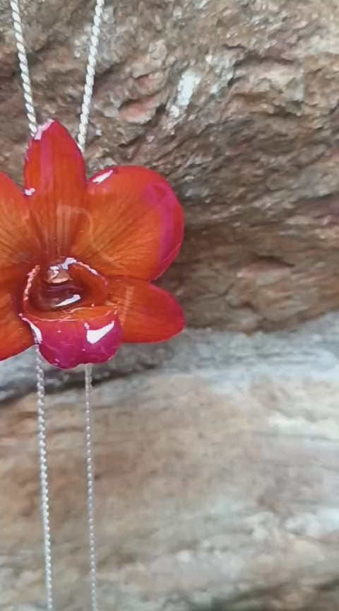 collana orchidea arancio naturale resina saliscendi argento regolabile elegante