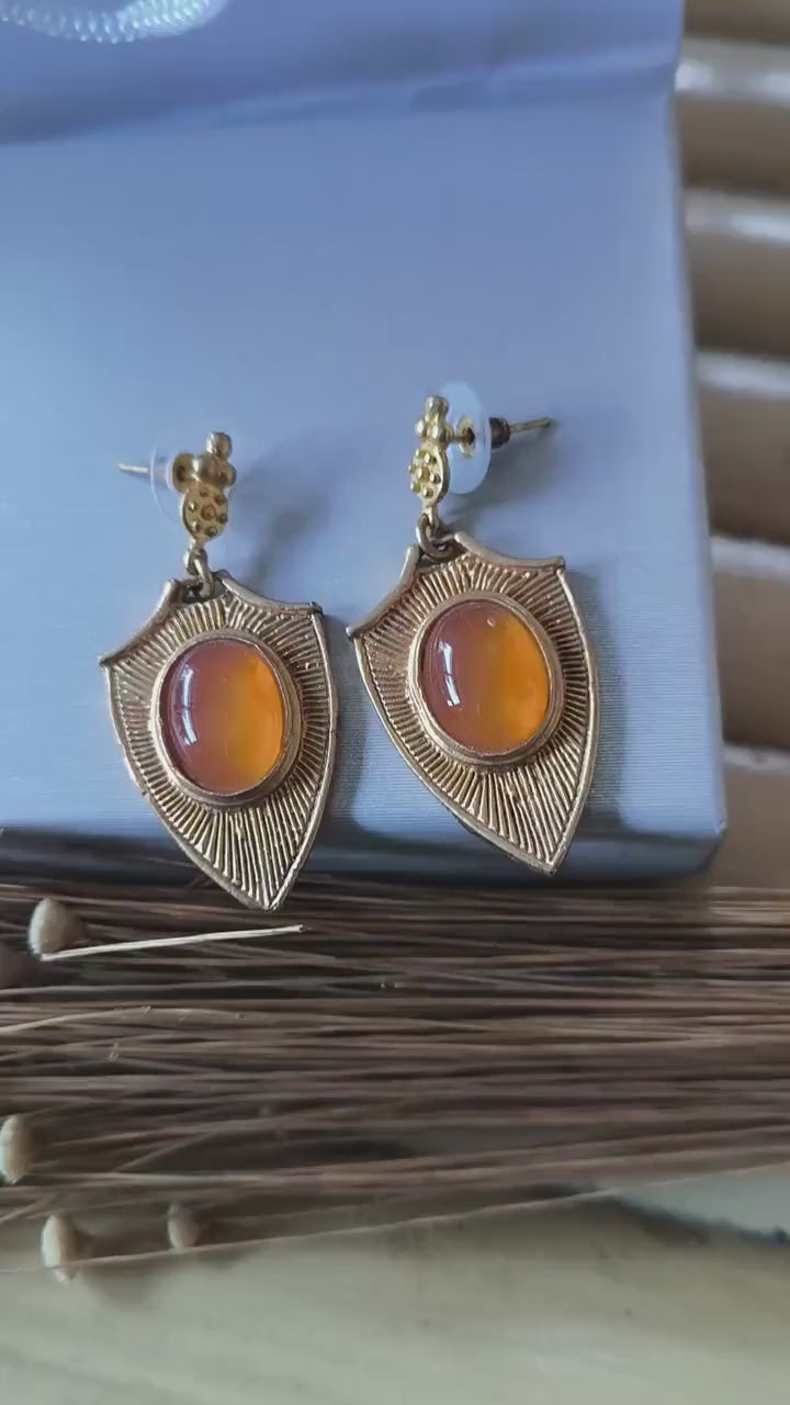 Orecchini stile antico in oro su bronzo con quarzi arancio naturali taglio cabochon