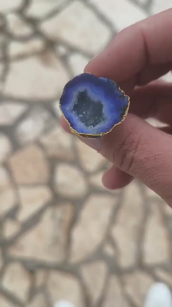 “Anello in oro su bronzo con drusa di agata blu naturale”