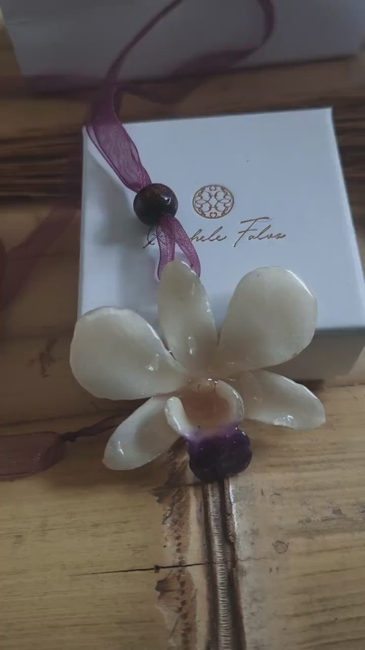 collana orchidea dendrobium bianca filo organza semi legno regolabile elegante naturale
