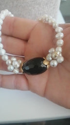 Collana in oro su bronzo con onice naturale viola blu nero e perle bianche