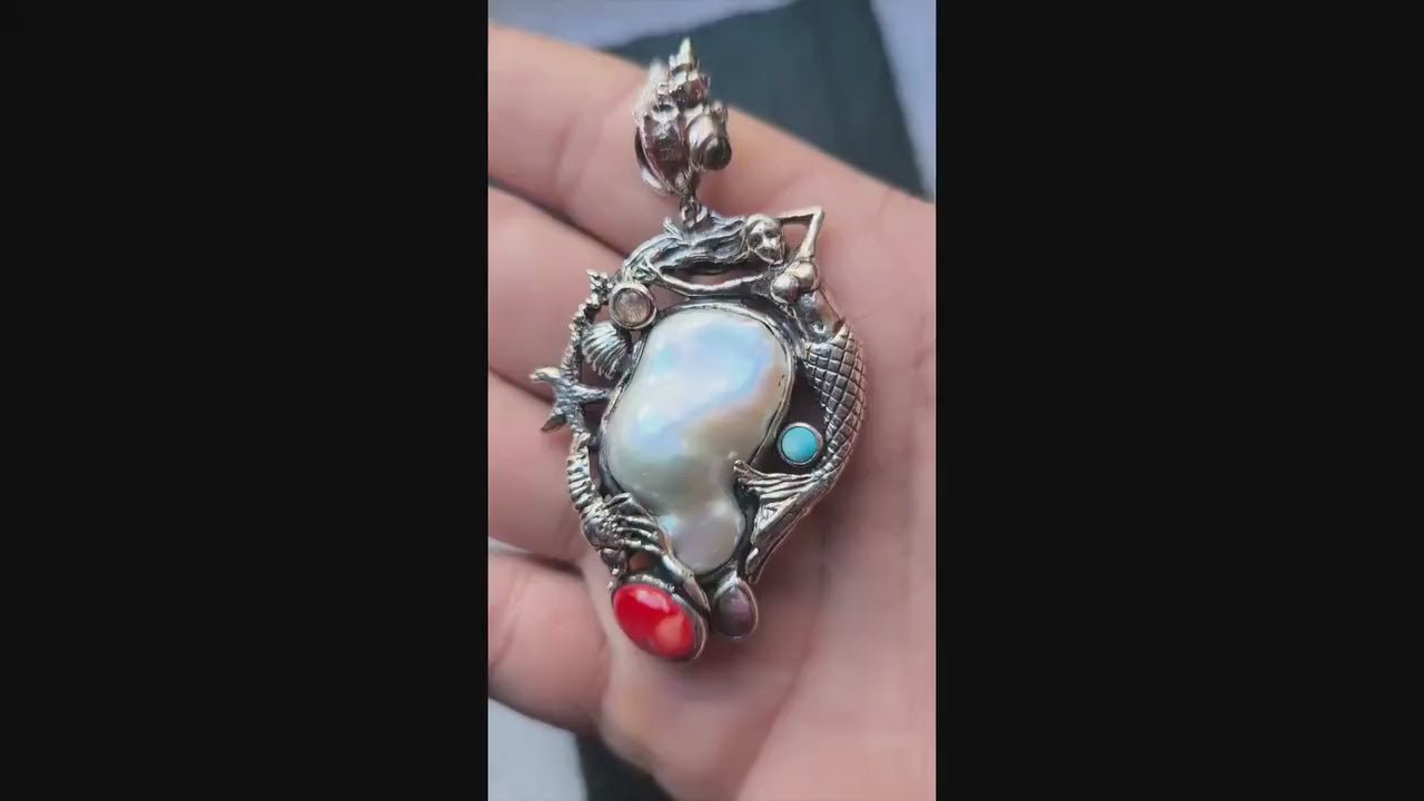 Collana artigianale in argento tema mare con sirena, corallo rosso, opale bianco e tormaline rosa