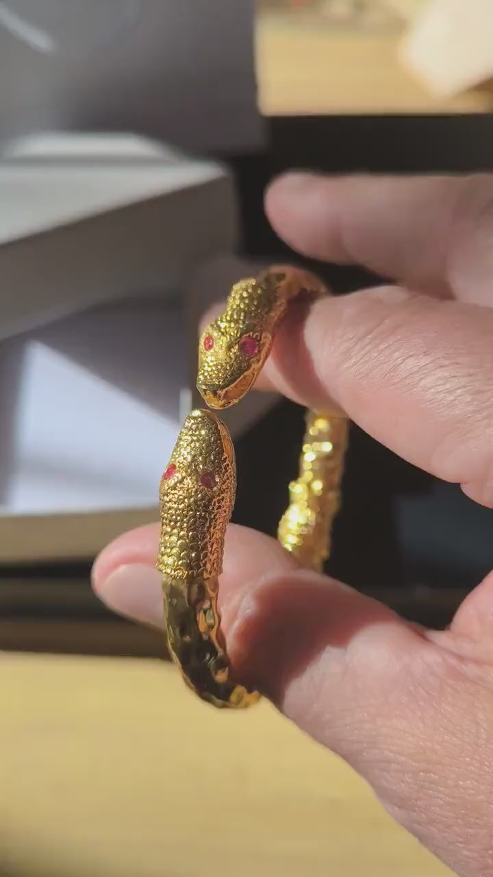 Bracciale serpente in oro galvanico su bronzo con tormaline rosa naturali