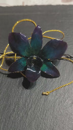 Collana Orchidea Blu Notte in Resina