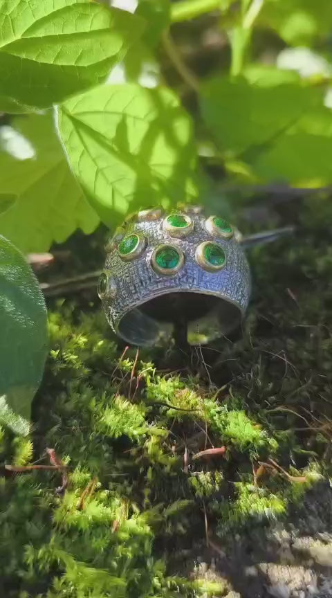 Anello regolabile in argento brunito con pietra verde giada naturale