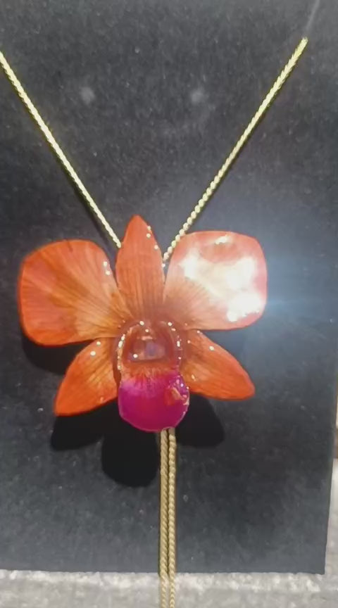 collana orchidea arancio resina effetto luminoso elegante gioiello solare per donna